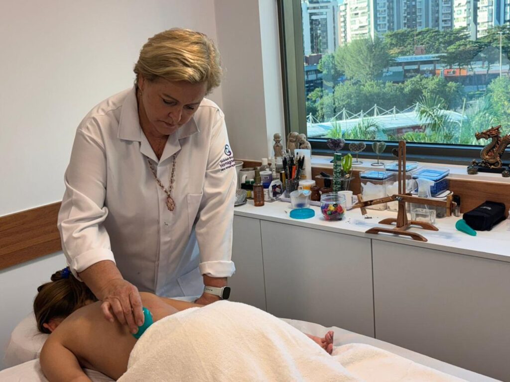 Maria da Graça Nunes Gosling é Terapeuta de Biomagnetismo e Medicina Tradicional Chinesa