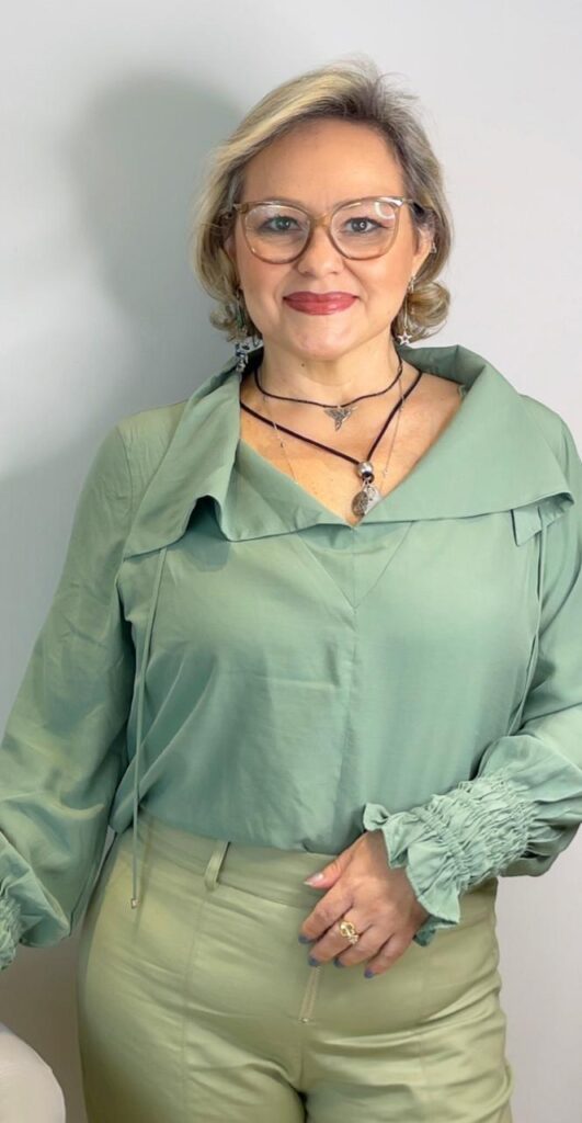 A trajetória de Ana Matos começou aos 15 anos, movida pela paixão por cuidar da beleza feminina.